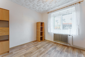 Dětský pokoj v přízemí - Prodej domu 208 m², Příbram
