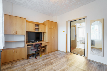 Dětský pokoj v přízemí - Prodej domu 208 m², Příbram