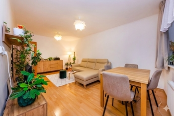 Prodej bytu 2+kk v osobním vlastnictví 52 m², Praha 8 - Troja