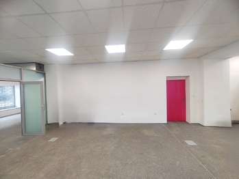 Zadní prodejní místnost - Pronájem obchodních prostor 113 m², Ostrava