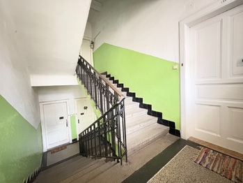 Společné prostory v domě - Pronájem bytu 2+kk v osobním vlastnictví 50 m², Praha 8 - Libeň