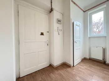Předsíň - Pronájem bytu 2+kk v osobním vlastnictví 50 m², Praha 8 - Libeň
