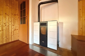 kamna - Prodej chaty / chalupy 75 m², Káraný