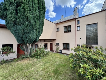 Prodej kancelářských prostor 300 m², Kravaře