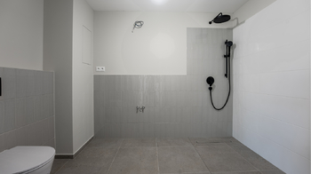 Koupelna - Prodej bytu 4+kk v osobním vlastnictví 146 m², České Budějovice