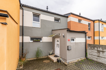 Pronájem domu 100 m², Hostouň