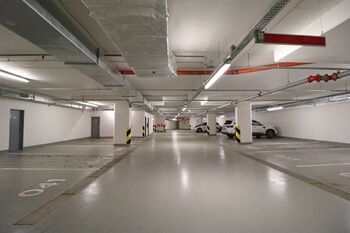 Garáž - Prodej bytu 1+kk v osobním vlastnictví 36 m², Praha 9 - Libeň