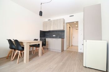 Obývací pokoj + kk - Prodej bytu 1+kk v osobním vlastnictví 36 m², Praha 9 - Libeň