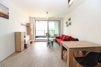 Obývací pokoj - Prodej bytu 1+kk v osobním vlastnictví 36 m², Praha 9 - Libeň