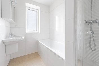 Koupelna - Pronájem bytu 3+kk v osobním vlastnictví 152 m², České Budějovice