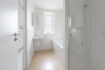 Koupelna - Pronájem bytu 3+kk v osobním vlastnictví 152 m², České Budějovice