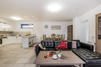 Obývací pokoj, jídelní kout - Prodej chaty / chalupy 200 m², Borovany