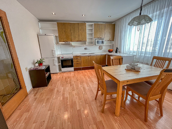 Prodej domu 320 m², Lutín