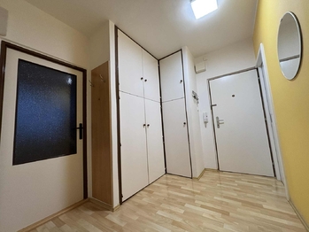 Pronájem bytu 3+1 v osobním vlastnictví 80 m², Hluk