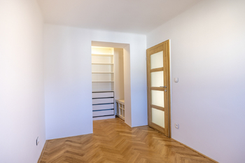 Ložnice se šatnou - Pronájem bytu 3+1 v osobním vlastnictví 55 m², Praha 6 - Dejvice