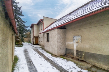 Prodej pozemku 2352 m², Jesenice