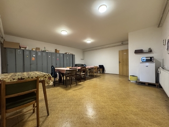 Pronájem výrobních prostor 2322 m², Věžky