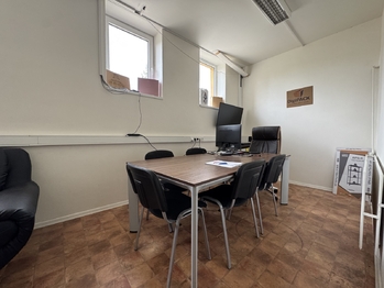 Pronájem výrobních prostor 2322 m², Věžky