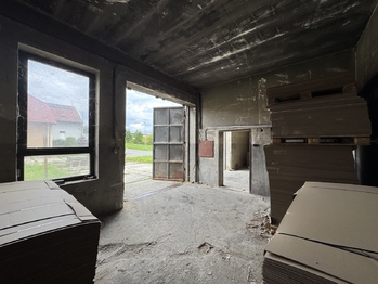 Pronájem výrobních prostor 2322 m², Věžky