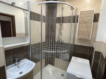 koupelna - Pronájem bytu 1+1 v osobním vlastnictví 36 m², Kladno