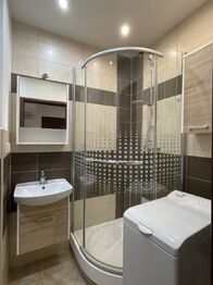 koupelna - Pronájem bytu 1+1 v osobním vlastnictví 36 m², Kladno