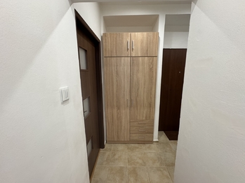chodba - Pronájem bytu 1+1 v osobním vlastnictví 36 m², Kladno