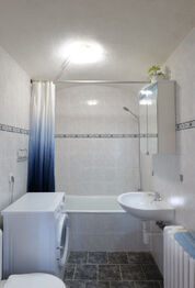 Čp. 13 - koupelna s WC - Prodej zemědělského objektu 251 m², Staré Sedlo