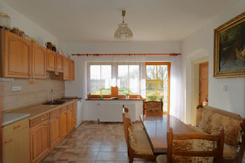 Čp. 1 - kuchyně se vstupem na louky - Prodej zemědělského objektu 251 m², Staré Sedlo