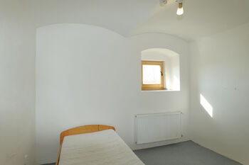 Čp. 1 - pokoj III. - Prodej zemědělského objektu 251 m², Staré Sedlo