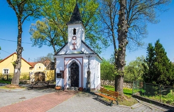 Naproti je kaplička - Prodej chaty / chalupy 153 m², Vacovice