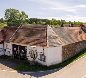 Pohled na chalupu z ulice - Prodej chaty / chalupy 153 m², Vacovice