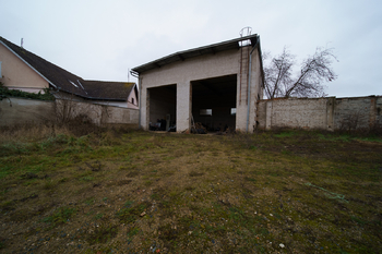 garáže foto 1 - Prodej domu 1313 m², Vranovice