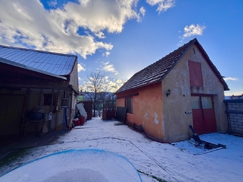Dvůr s garáží - Prodej domu 259 m², Opatovice