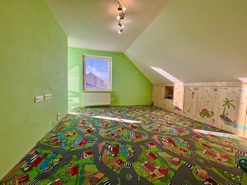 Dětský pokoj - Prodej domu 259 m², Opatovice