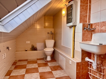 Horní komora s WC - Prodej domu 259 m², Opatovice