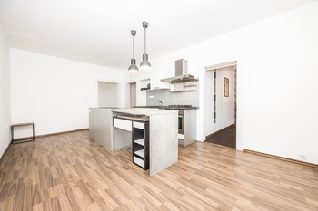 Prostorná kuchyně - Pronájem bytu 2+1 v osobním vlastnictví 63 m², Litvínov