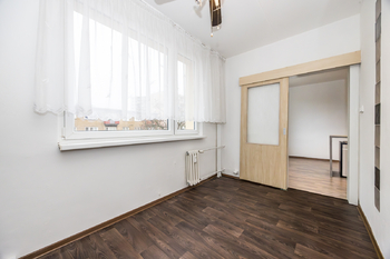 Ložnice se vstupem do kuchyně - Pronájem bytu 2+1 v osobním vlastnictví 63 m², Litvínov