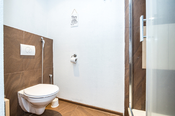 Toaleta s bidetovou sprškou - Pronájem bytu 2+1 v osobním vlastnictví 63 m², Litvínov