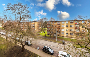 Výhled z ložnice a kuchyně - Pronájem bytu 2+1 v osobním vlastnictví 63 m², Litvínov