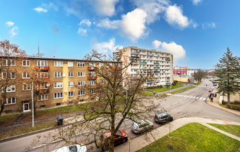 Výhled z ložnice a kuchyně - Pronájem bytu 2+1 v osobním vlastnictví 63 m², Litvínov