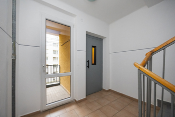 Chodba - Prodej bytu 1+1 v družstevním vlastnictví 43 m², Praha 7 - Holešovice