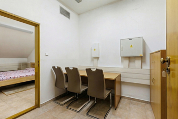 Prodej obchodních prostor 720 m², Kadaň