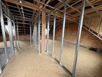 Podkroví aktuální stav - Prodej domu 120 m², Týnec nad Labem