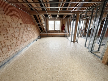 Podkroví aktuální stav - Prodej domu 120 m², Týnec nad Labem