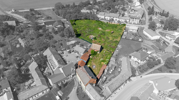 Pohled na celý kompex - Prodej pozemku 5677 m², Hruška 