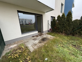 Teráska u bytu - Prodej bytu 2+kk v osobním vlastnictví 67 m², Praha 9 - Dolní Počernice