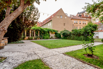 Zahrada domu - Pronájem kancelářských prostor 14 m², Praha 1 - Malá Strana