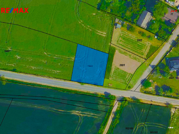 Prodej pozemku 970 m², Suchdol