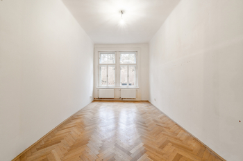 Prodej bytu 1+1 v osobním vlastnictví 30 m², Praha 5 - Smíchov
