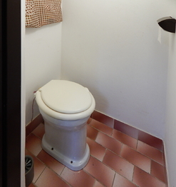 WC - Prodej chaty / chalupy 45 m², Kožlany
